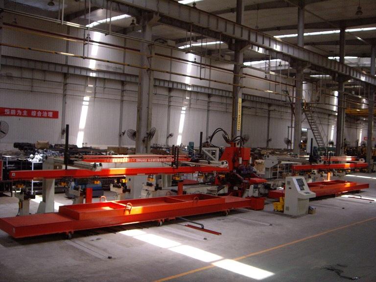 山東拓維機(jī)械制造有限公司，汽車大梁沖，汽車小梁沖，鋼模板沖孔，鋼模板加工設(shè)備，汽車橫梁沖，數(shù)控平板沖孔機(jī)，中厚板數(shù)控沖床，數(shù)控沖鉆復(fù)合機(jī)，汽車縱梁沖，縱梁自動化生產(chǎn)線，中厚板沖割復(fù)合機(jī)，平地機(jī)刀片沖鉆生產(chǎn)線